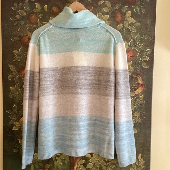 Kinross 4-ply Cashmere Ombré Cowl Neck Sweater in Reef Multi Blue Gray Turquoise - Picture 4 of 11